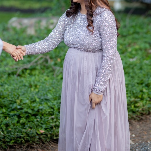 ASOS Maternity dress in grey. Wore only one time and it’s beautiful - Picture 3 of 3